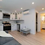 Your Comfy Home In Mid-Toronto