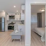 Your Comfy Home In Mid-Toronto
