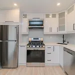 Your Comfy Home In Mid-Toronto